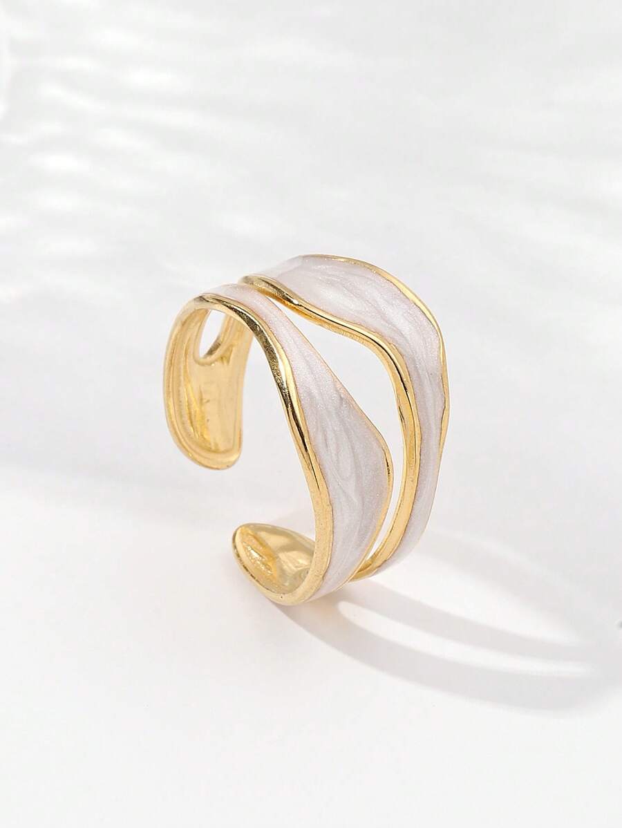 Bague Onde Dorée — Élégance Sculptée