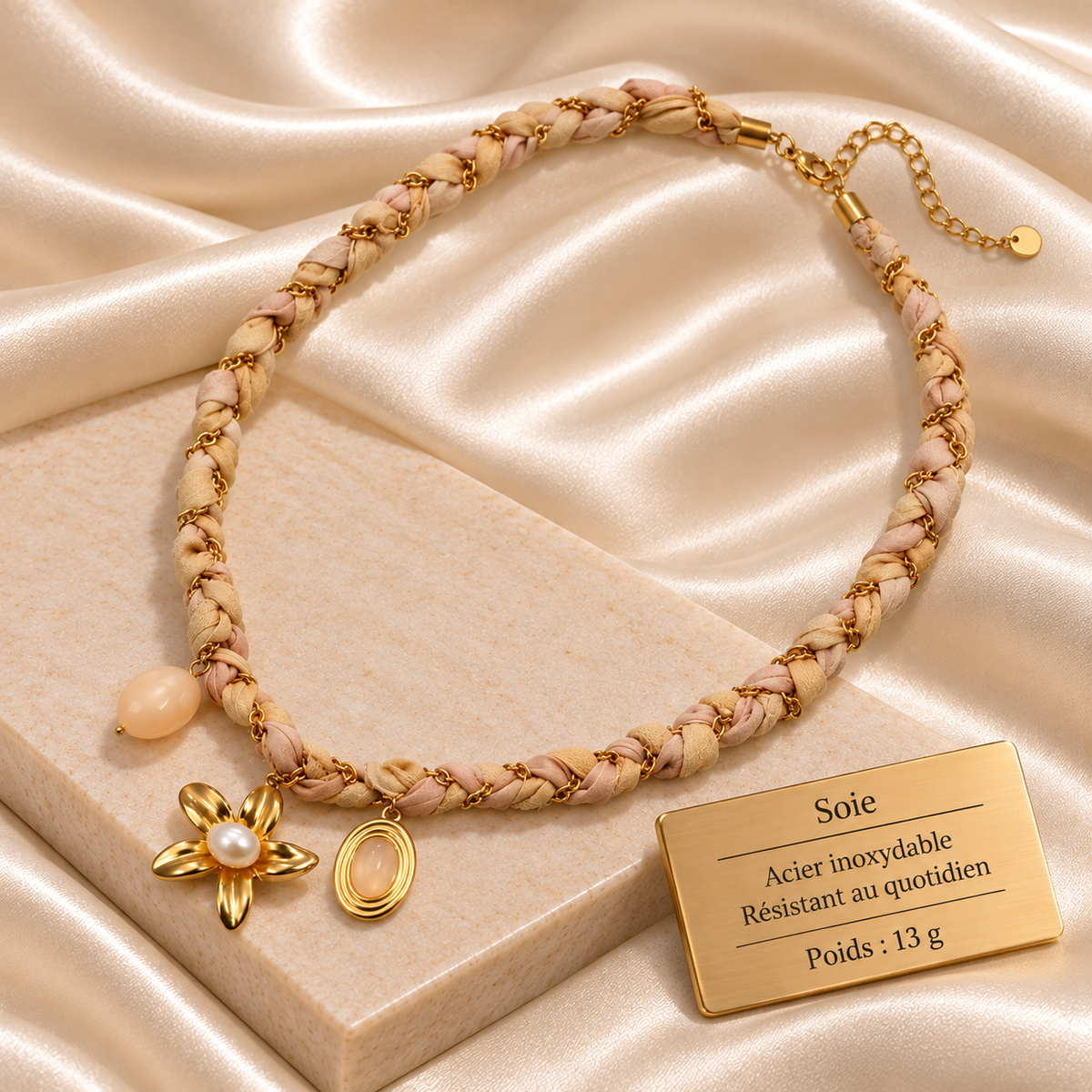 Collier en soie et breloques en acier inoxydable