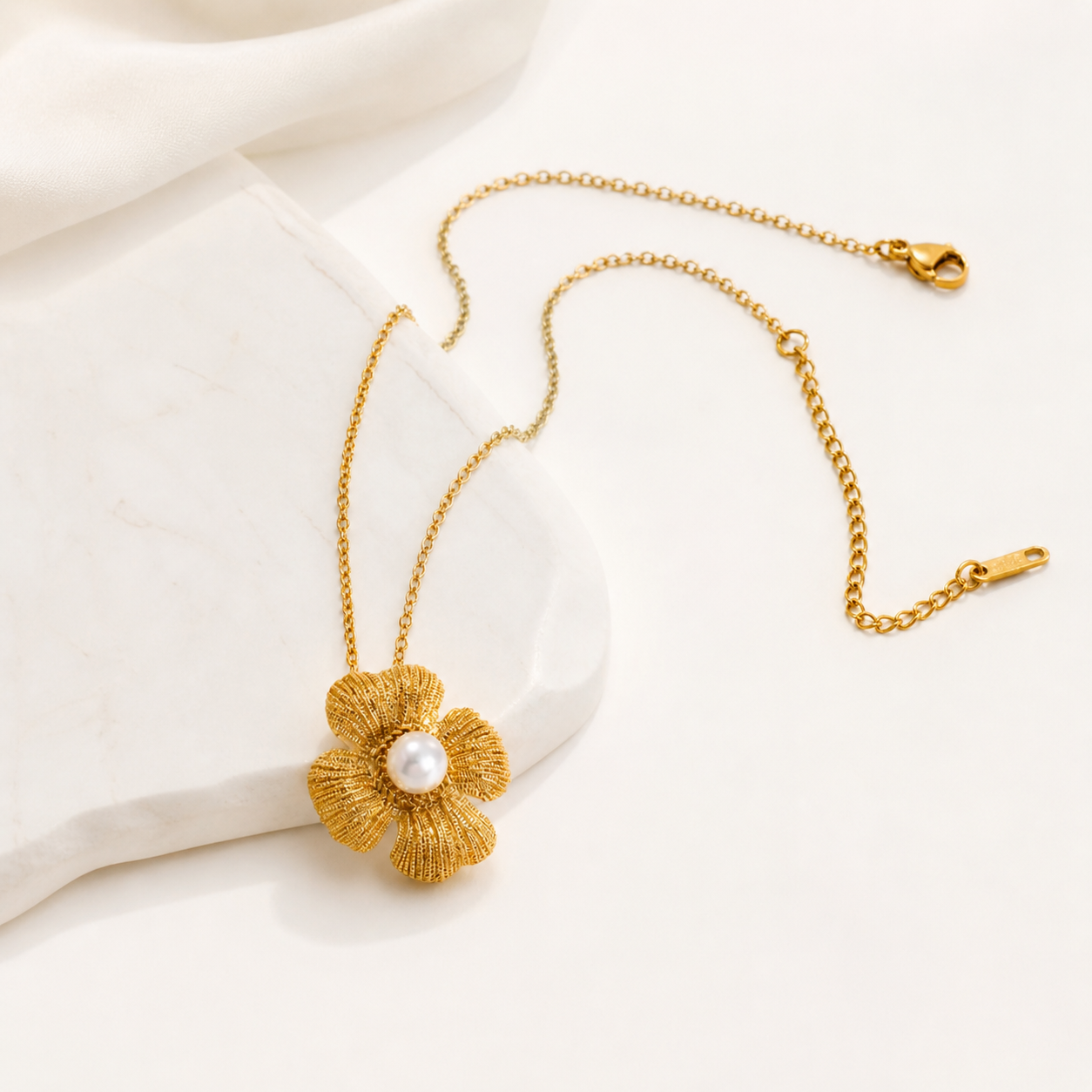 Collier Fleur Perle Éclat