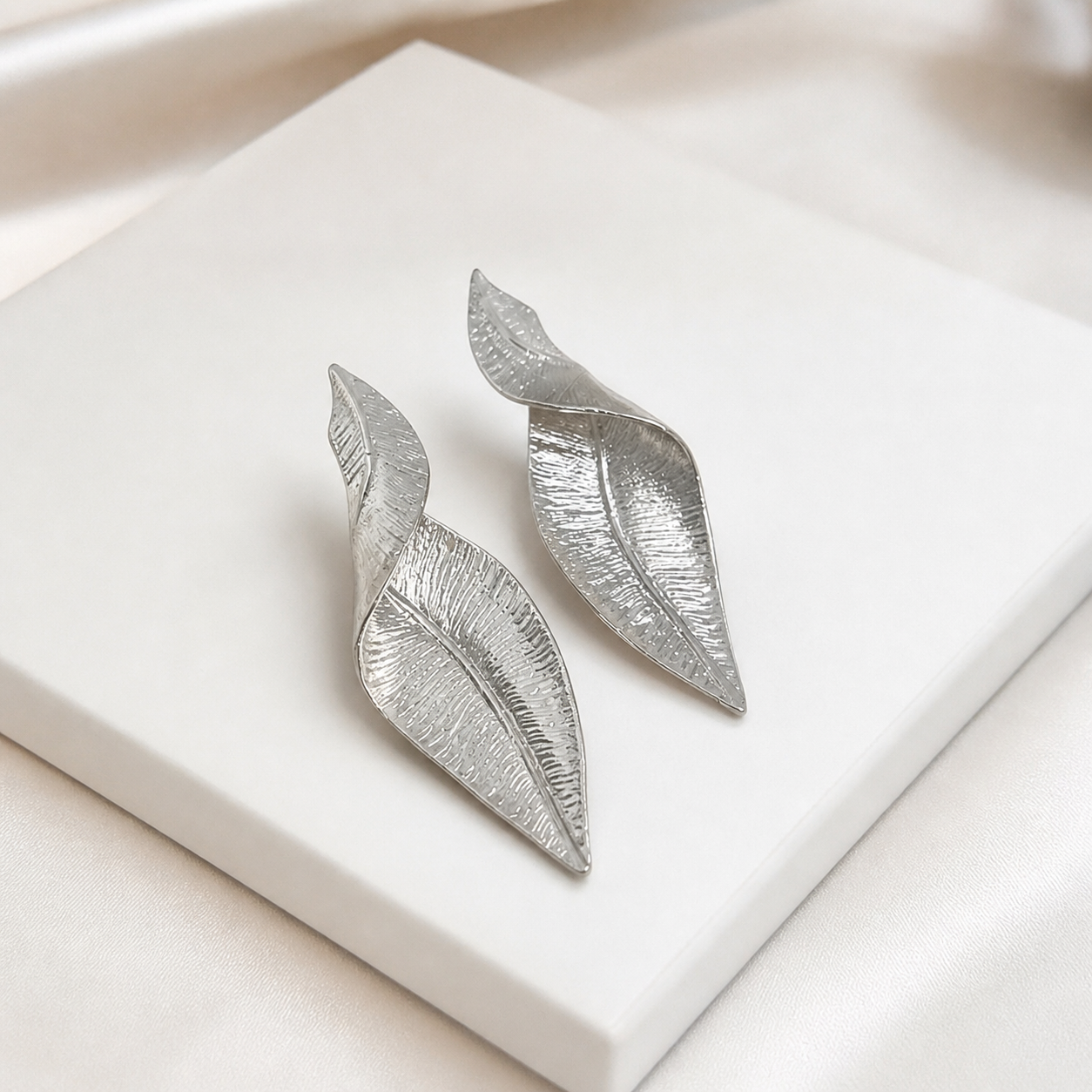 Boucles d’oreilles Éclat Feuille Sculptée