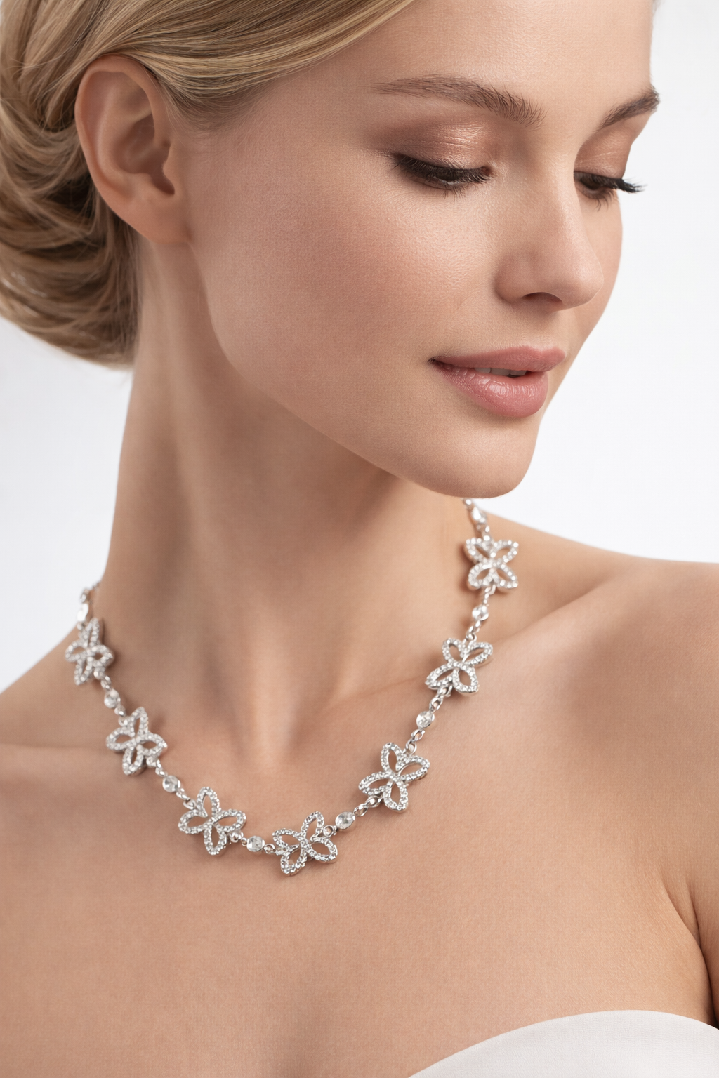 Collier Papillon d’Argent – Strass éclatants