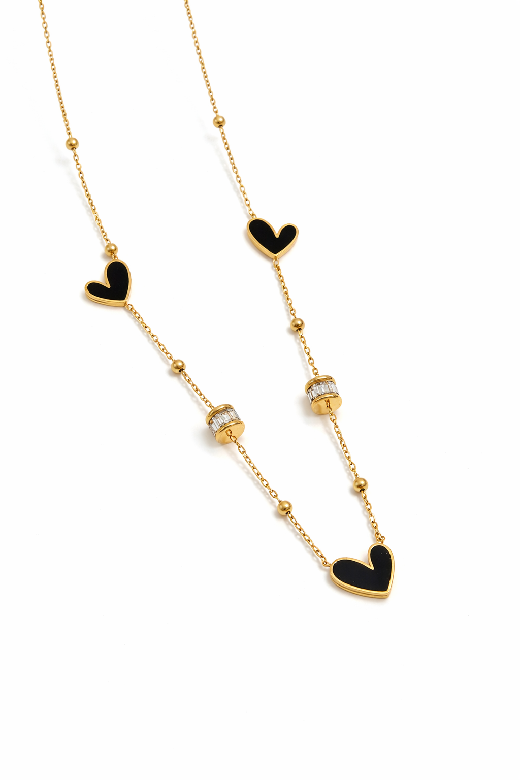 Collier doré orné de cœurs