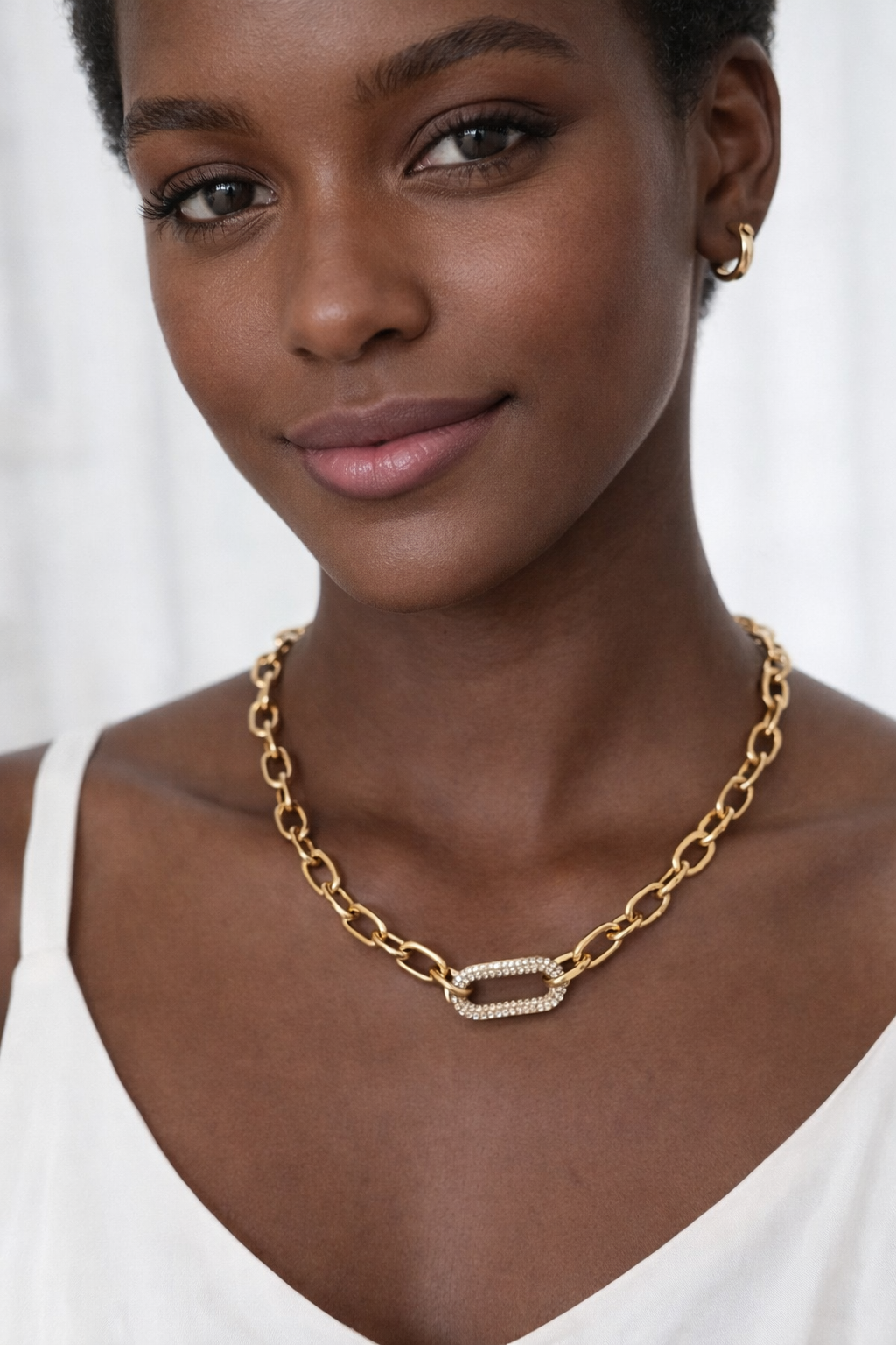 Collier Chaîne Dorée – Élégance Contemporaine