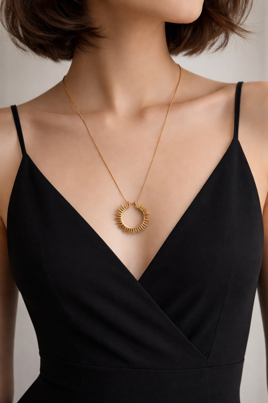 Collier Soleil Doré – Rayonnement Intemporel