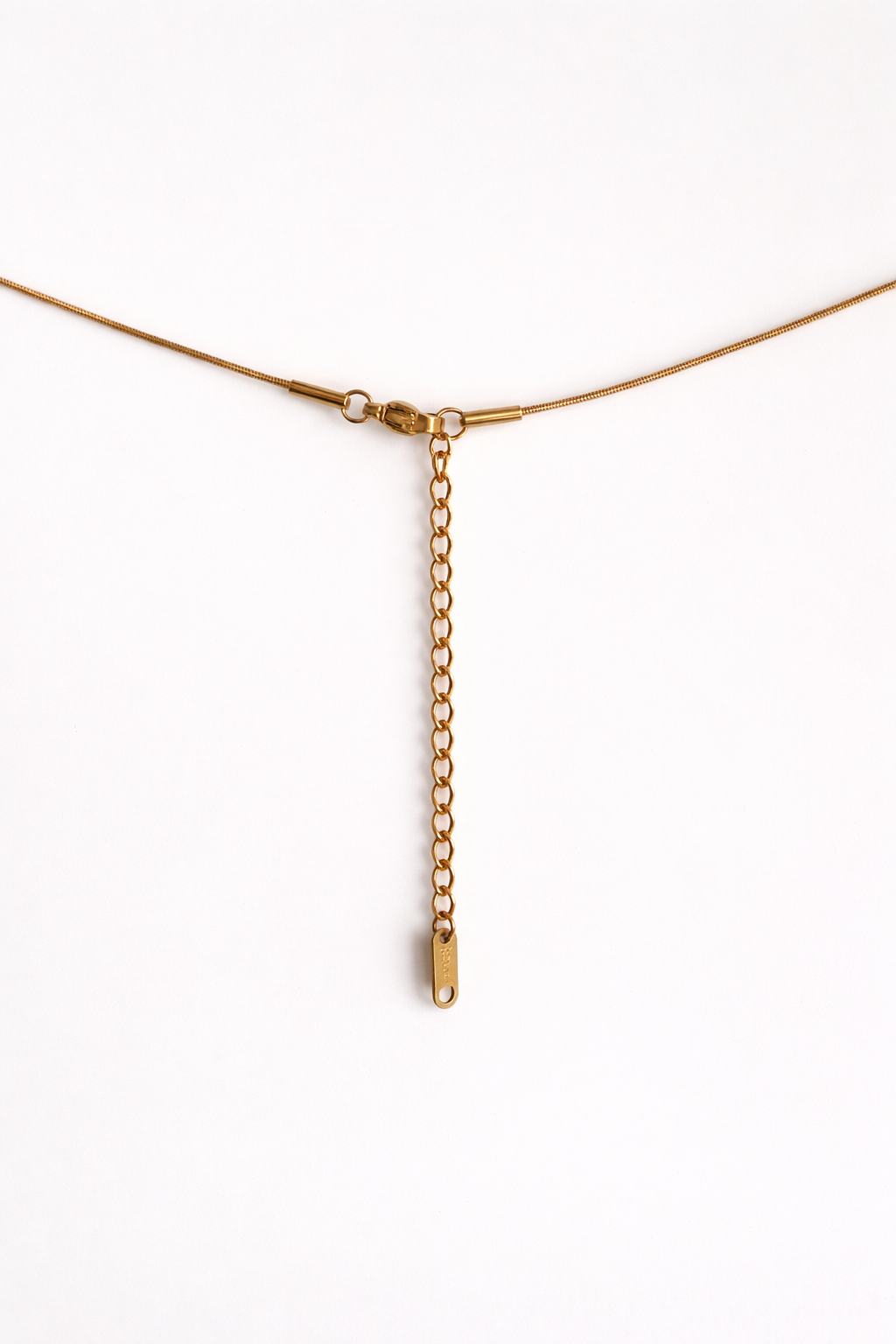 Collier Soleil Doré – Rayonnement Intemporel
