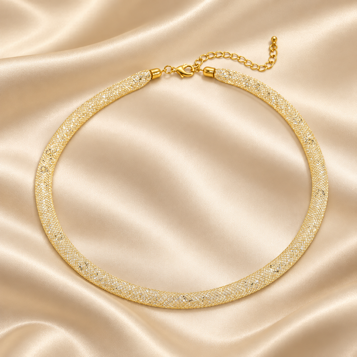 Entrelacs doré – Collier en cuivre