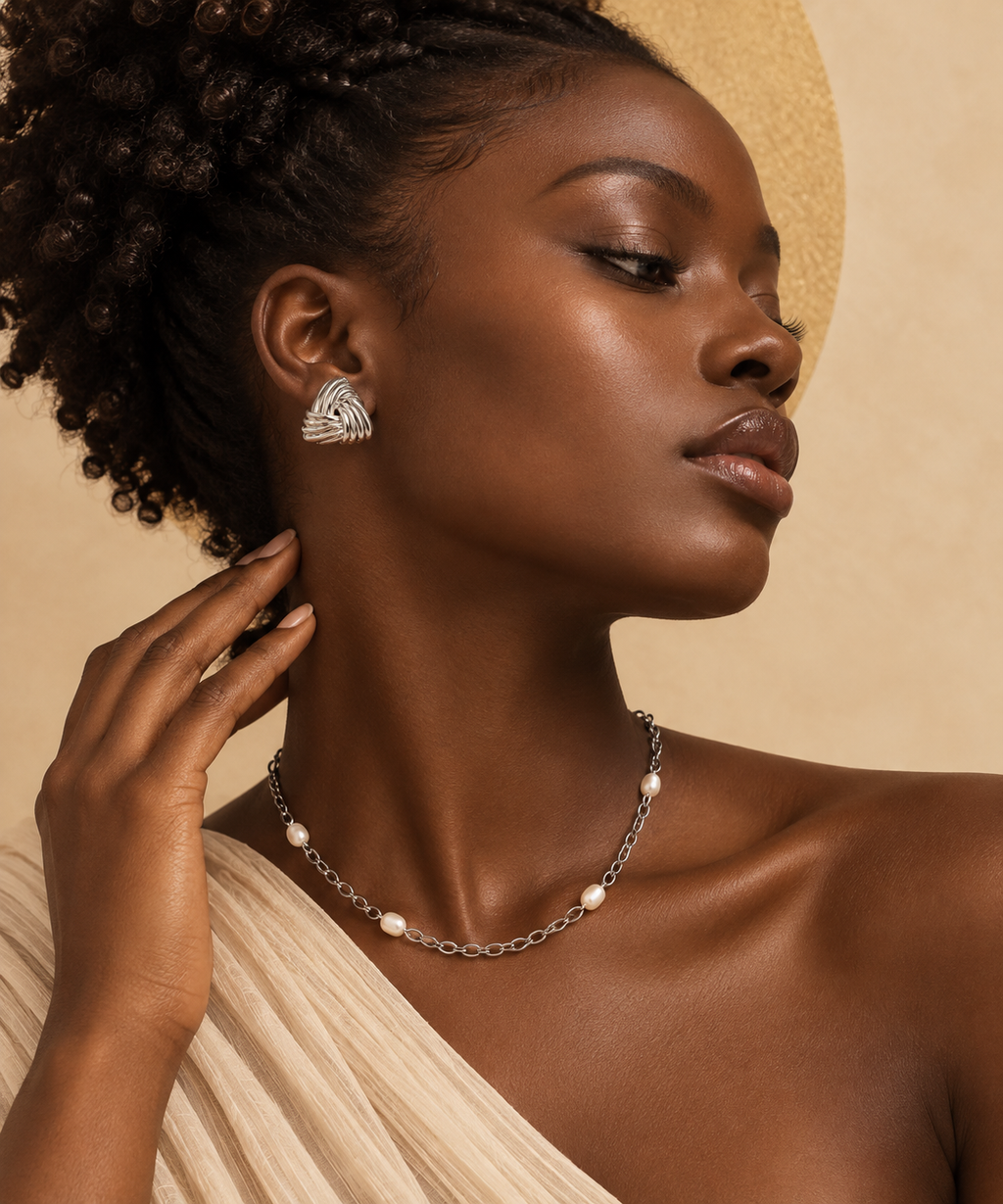 Triade / Boucles d’oreilles en acier inoxydable.