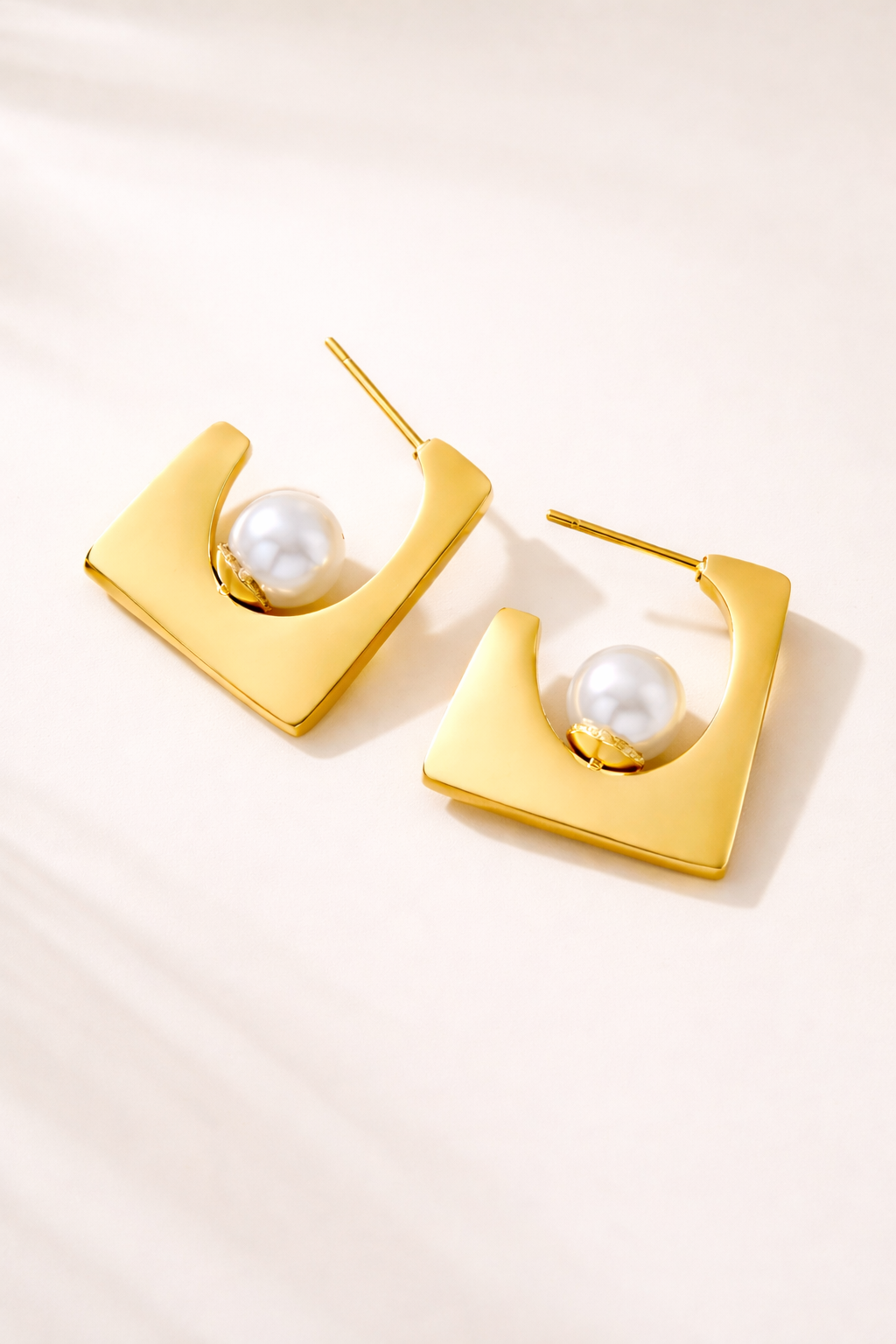 Boucles d’oreilles “Sphère d’Or” – Harmonie et distinction